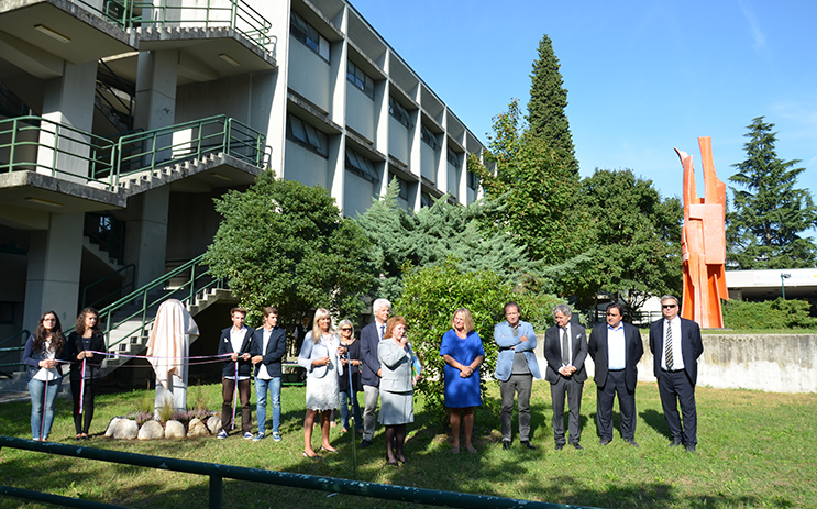 Открытие бюста Юрия Гагарина на территории Инженерного технического института имени Кеннеди в Порденоне (Италия)