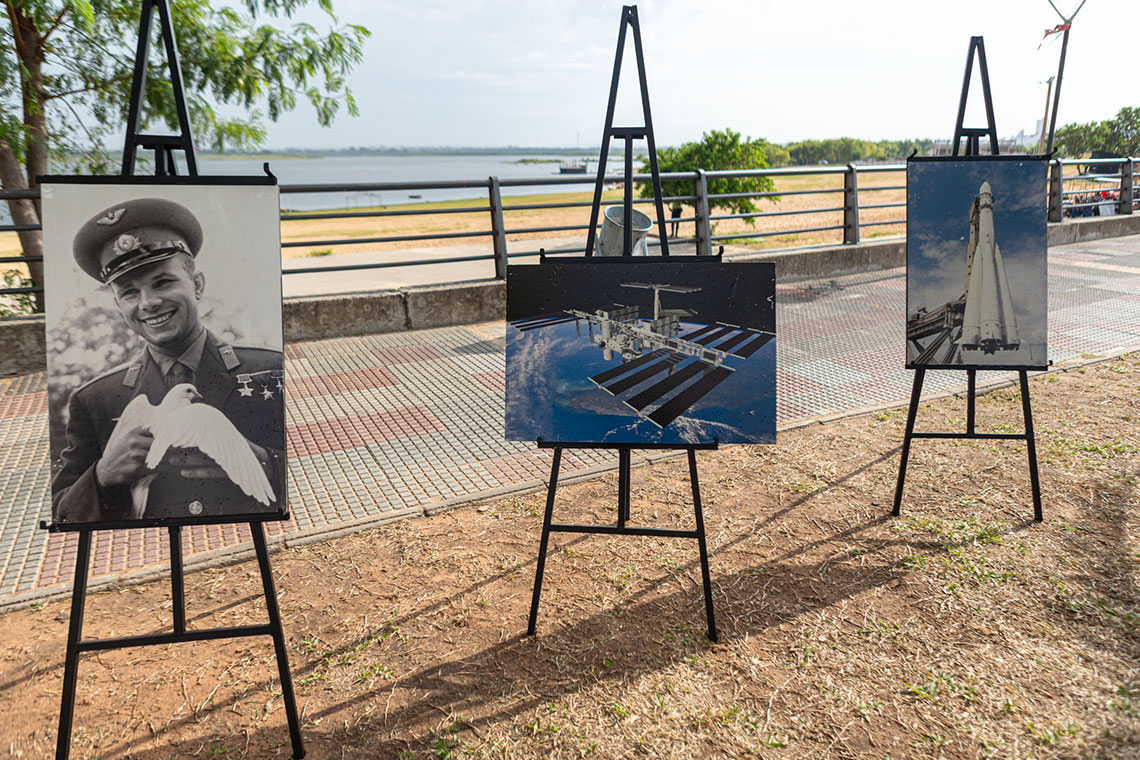 Установка бронзового бюста Гагарина в Парагвае