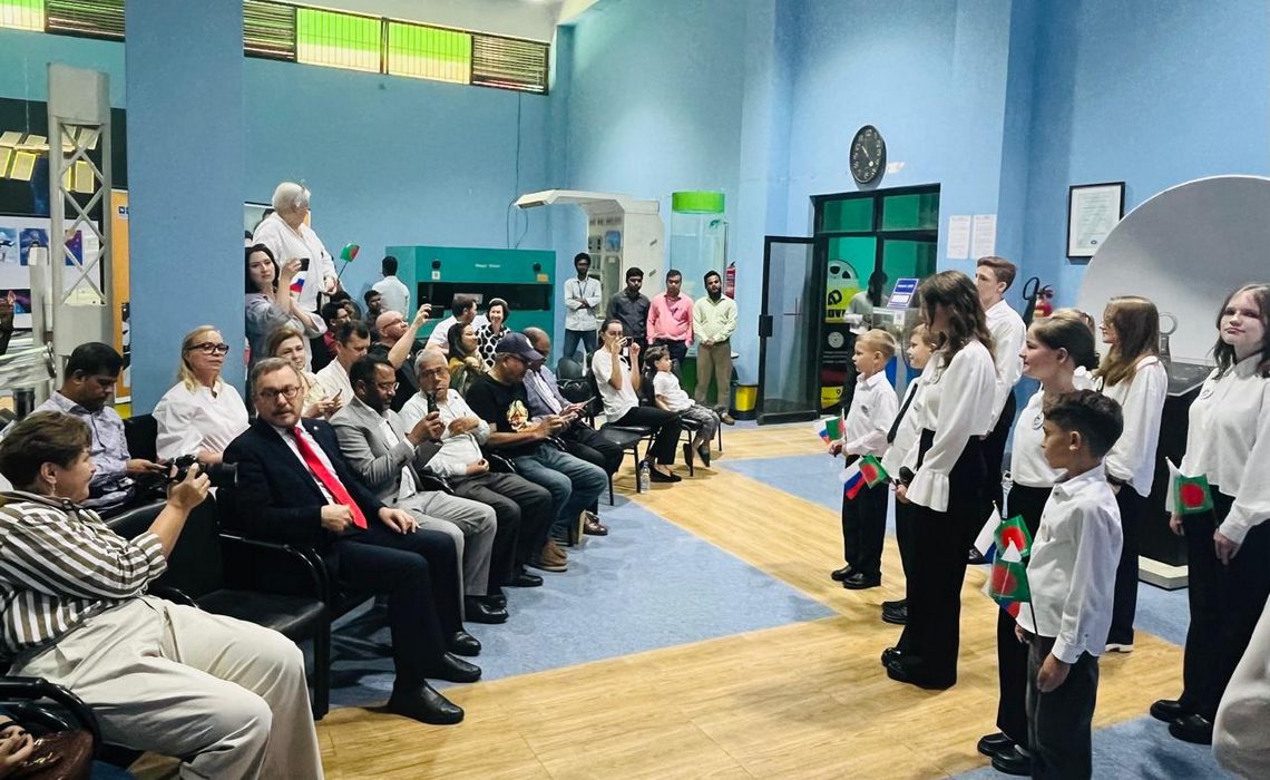 Открытие бюста Ю. А. Гагарина в Дакке, Бангладеш