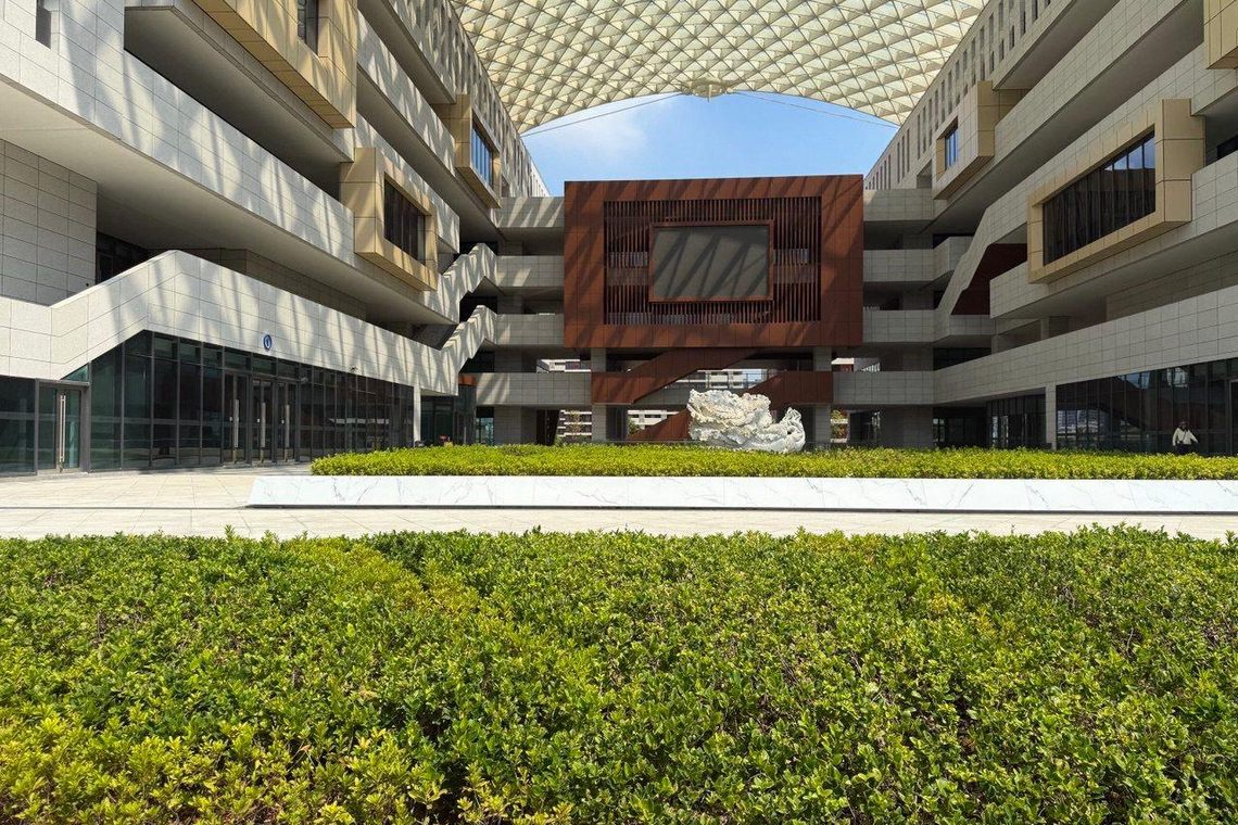 Открытие памятника Гагарину в Китае