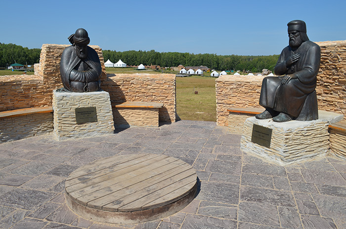 Monument to Four Sages of the Eastern Hemisphere in «ETNOMIR»