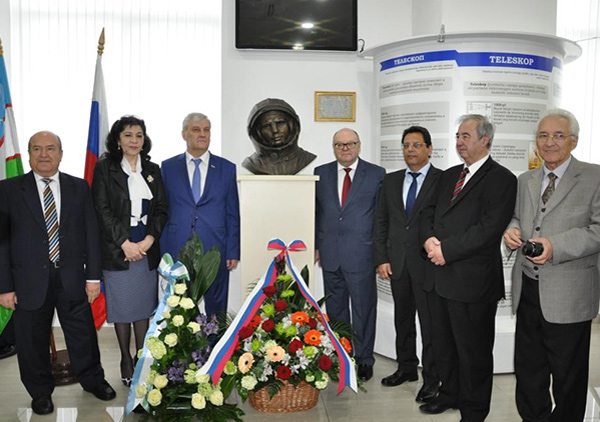 Бюст Юрия Гагарина был установлен в Ташкенте