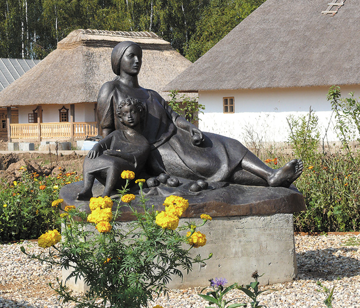 Monument to Arina Rodionovna in «ETNOMIR»